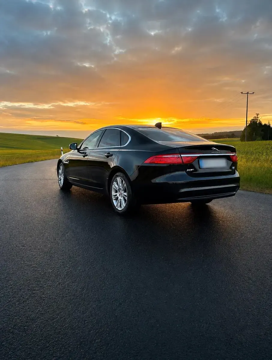 Gebraucht Jaguar XF 163 PS (119 kW) 2016 Schwarz Limousine