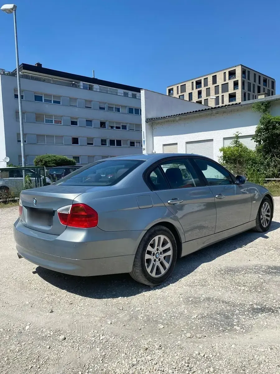 Gebraucht BMW 318 143 PS (105 kW) 2007 Silber Limousine