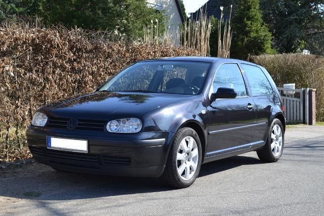 Schwarz metallic Gebraucht 2001 VW Golf IV Edition Kleinwagen | 4.300 € - Bild 1/4