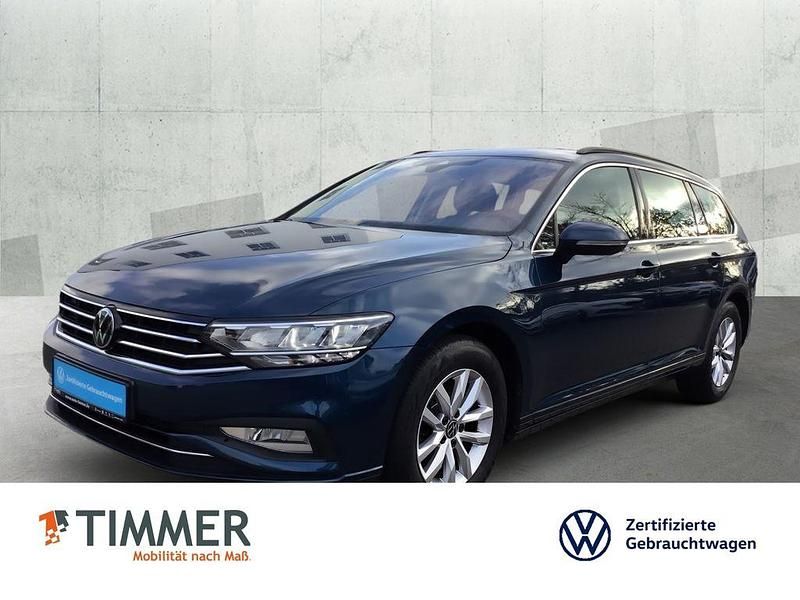 Aquamarinblau metallic Gebraucht 2023 VW Passat Business Kombi | 28.399 € (Fairer Preis) - Bild 1/4
