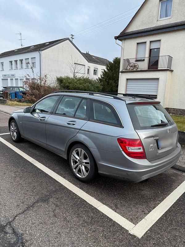 Gebraucht Mercedes C200 136 PS (100 kW) 2012 Grau Kombi