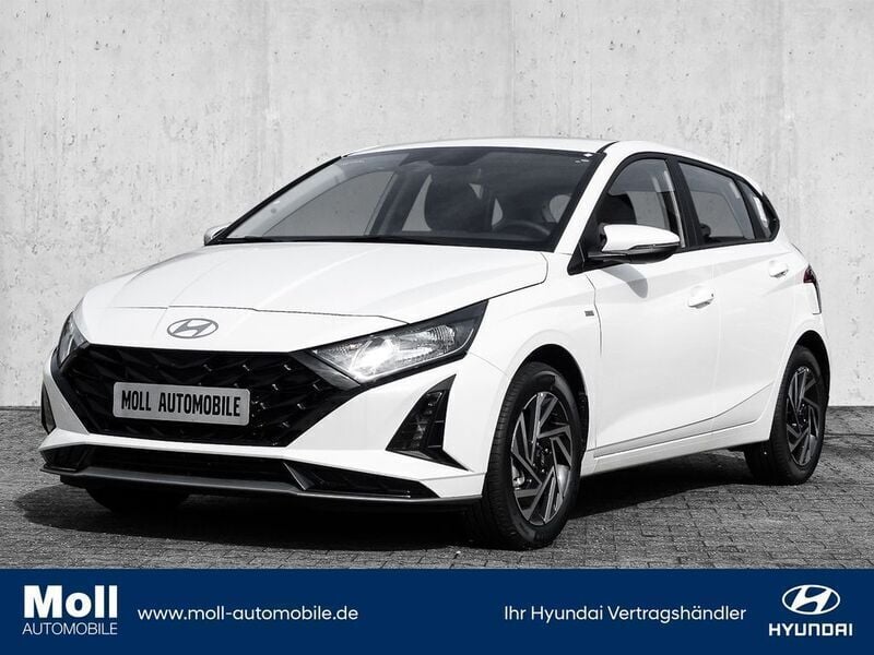 Atlas white / sol Gebraucht 2024 Hyundai i20 Comfort Limousine | 18.180 € (Guter Preis) - Bild 1/4