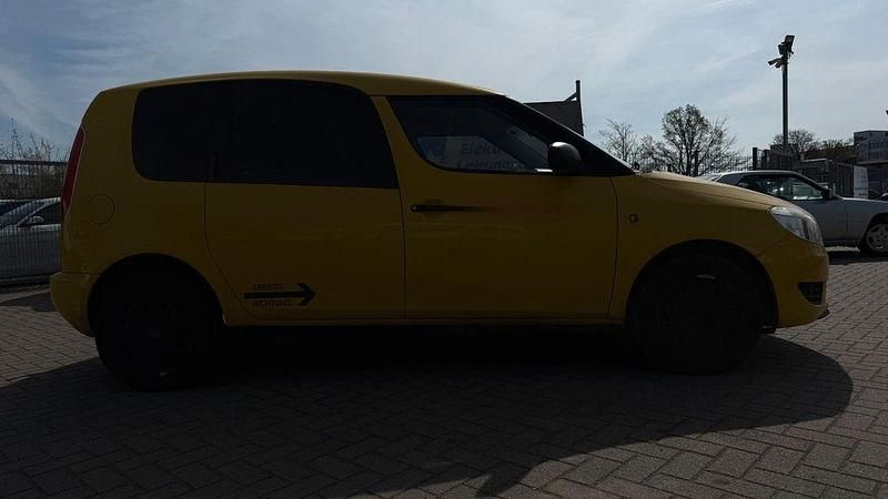 Używany Skoda Roomster Active 90 KM (66 kW) 2014 Niebieski Minivan