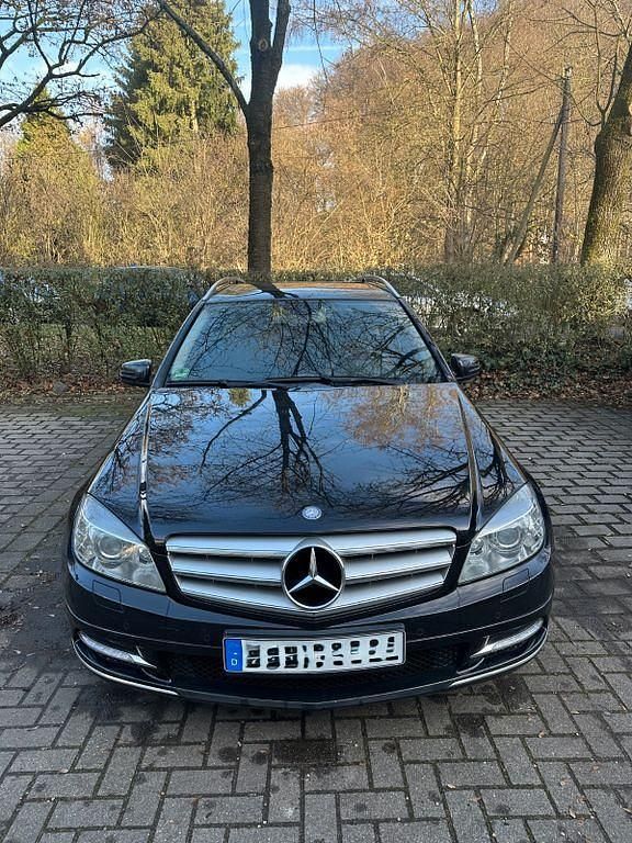 Schwarz Gebraucht 2010 Mercedes C200 Limousine | 6.999 € (Guter Preis) - Bild 1/4