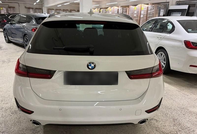 Gebraucht BMW 320 Performance 190 PS (139 kW) 2022 Weiß Kombi
