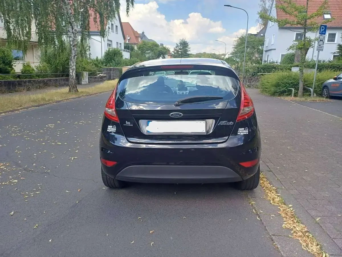 Gebraucht Ford Fiesta Trend 82 PS (60 kW) 2011 Blau Limousine