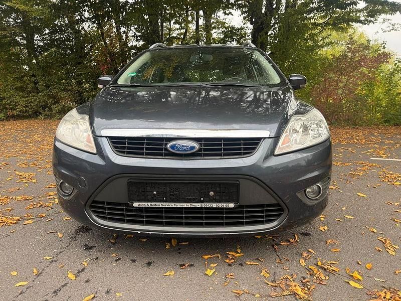 Grau Gebraucht 2010 Ford Focus Limousine | 1.399 € (Superpreis) - Bild 1/4