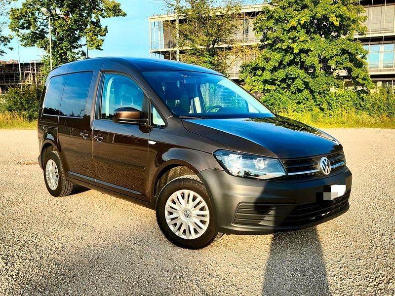 Braun Gebraucht 2016 VW Caddy Trendline Van / Kleinbus | 16.490 € (Etwas zu teuer) - Bild 1/4
