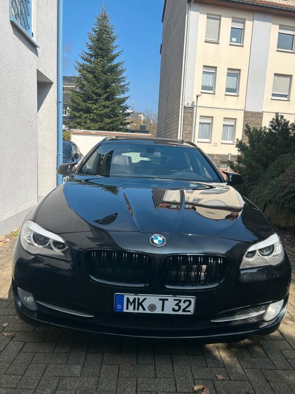 Schwarz Gebraucht 2012 BMW 520 Kombi | 9.300 € (Guter Preis) - Bild 1/4