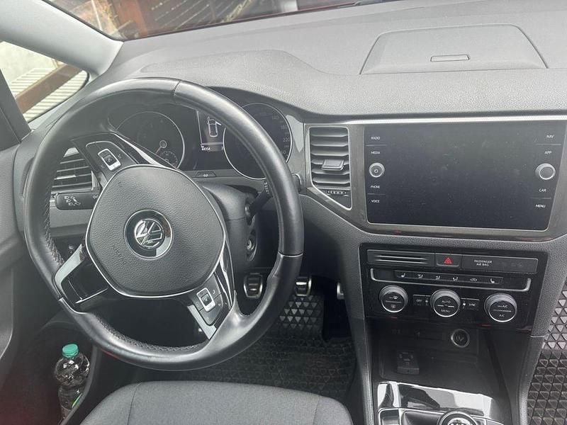 Gebraucht VW Golf Sportsvan Join 110 PS (80 kW) 2018 Rot Van / Kleinbus