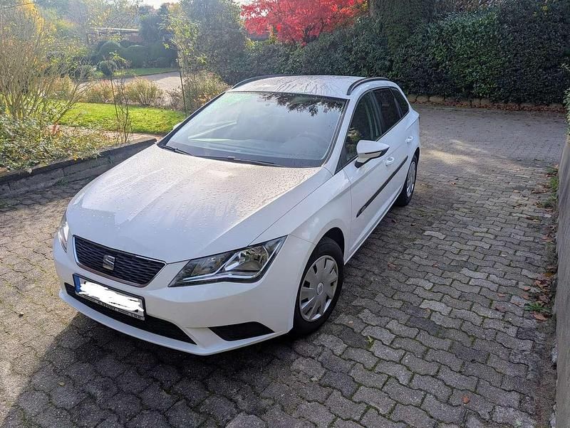 Weiß Gebraucht 2015 Seat Leon ST Kombi | 7.850 € (Superpreis) - Bild 1/4