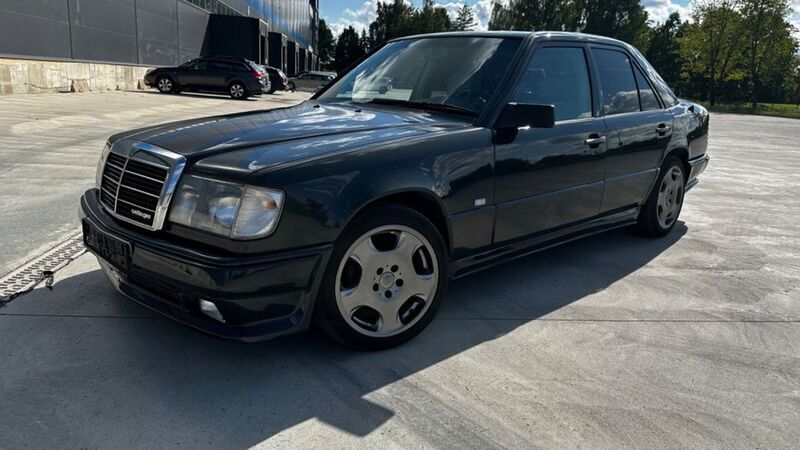 Gebraucht Mercedes E300 239 PS (175 kW) 1989 Schwarz Limousine