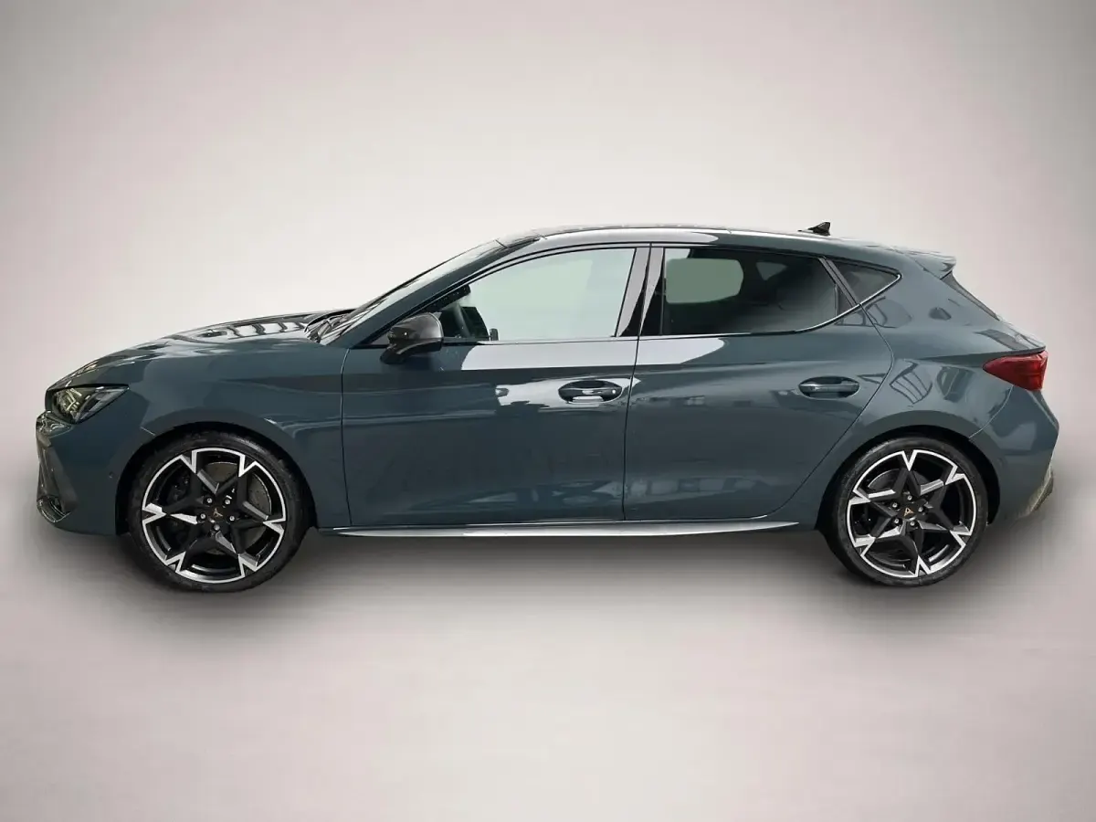 Gebraucht Cupra Leon VZ 300 PS (220 kW) 2025 Manufacturer Limousine