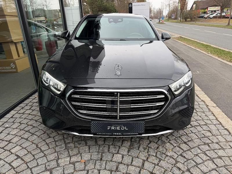 Gebraucht Mercedes E220 Exclusive 197 PS (144 kW) 2024 Grau Limousine