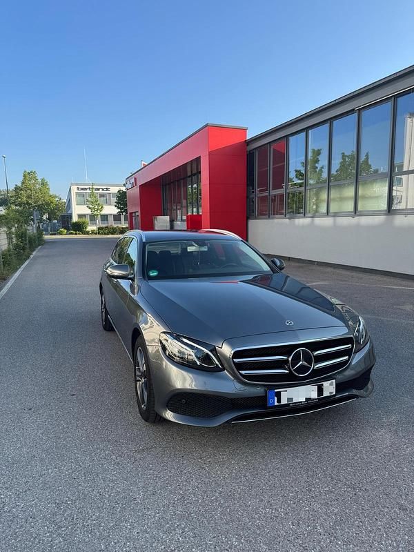 Grau Gebraucht 2019 Mercedes E200 Kombi | 22.999 € (Guter Preis) - Bild 1/4
