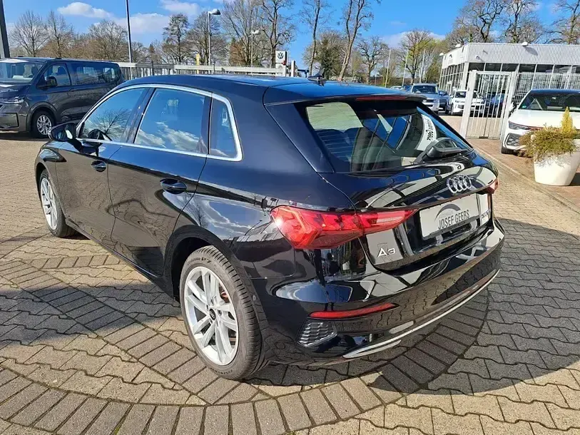 Używany Audi A3 Advanced 150 KM (110 kW) 2024 Czarny Sedan/Limuzyna