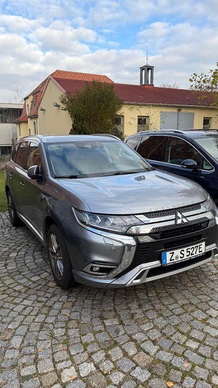 Silber Gebraucht 2019 Mitsubishi Outlander P-HEV Top SUV | 20.500 € (Guter Preis) - Bild 1/4