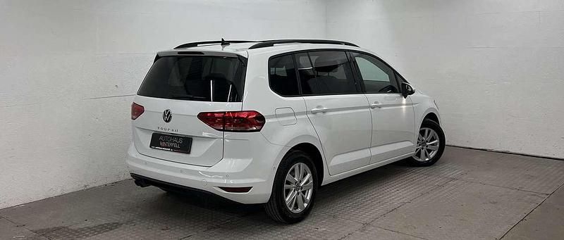 Gebraucht VW Touran 210 PS (154 kW) 2023 Weiß Van / Kleinbus
