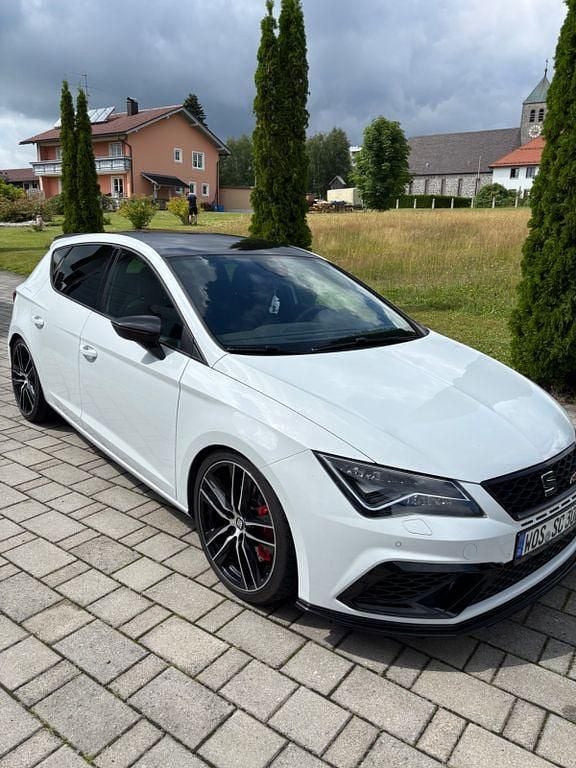 Weiß Gebraucht 2017 Cupra Leon Limousine | 22.000 € (Fairer Preis) - Bild 1/4
