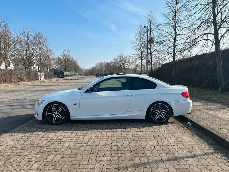 Gebraucht BMW 330 M Sport 272 PS (200 kW) 2011 Weiß Coupé