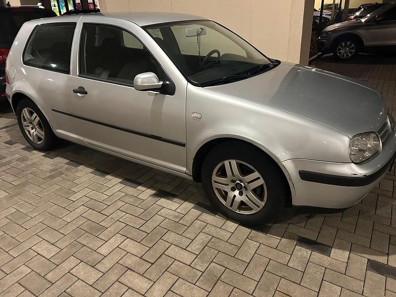 Gebraucht VW Golf IV 101 PS (74 kW) 2001 Silber Kleinwagen