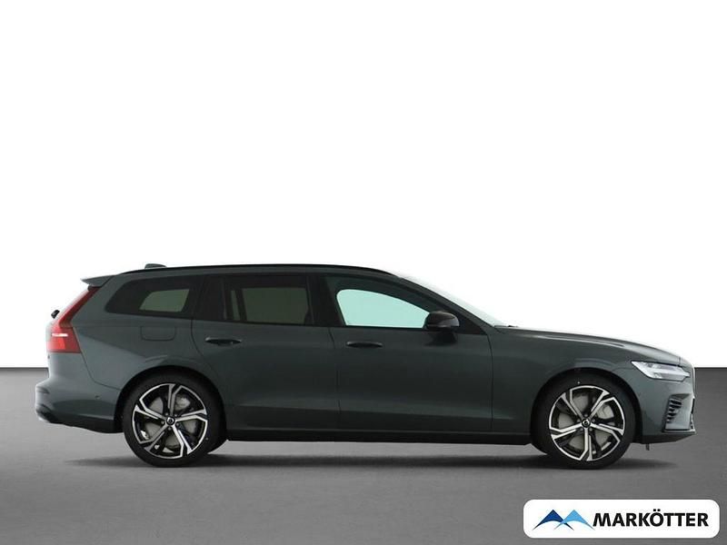 Neu Volvo V60 Plus 455 PS (334 kW) 2025 Grün Kombi