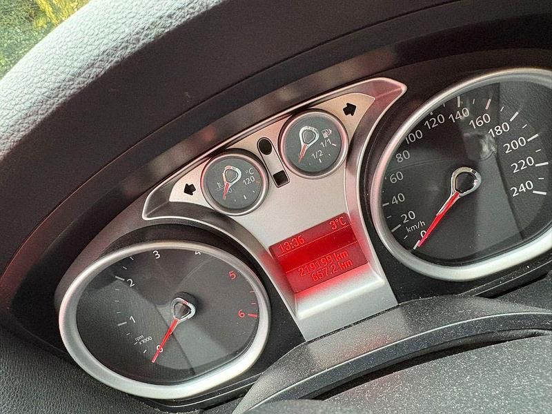 Gebraucht Ford Kuga Titanium 136 PS (100 kW) 2010 Schwarz SUV