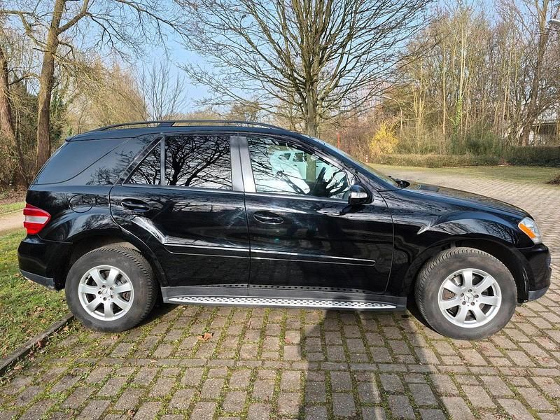 Gebraucht Mercedes ML350 272 PS (200 kW) 2006 Schwarz SUV