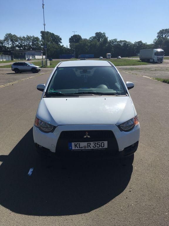 Weiß Gebraucht 2010 Mitsubishi Colt Edition Van / Kleinbus | 4.699 € (Etwas zu teuer) - Bild 1/4