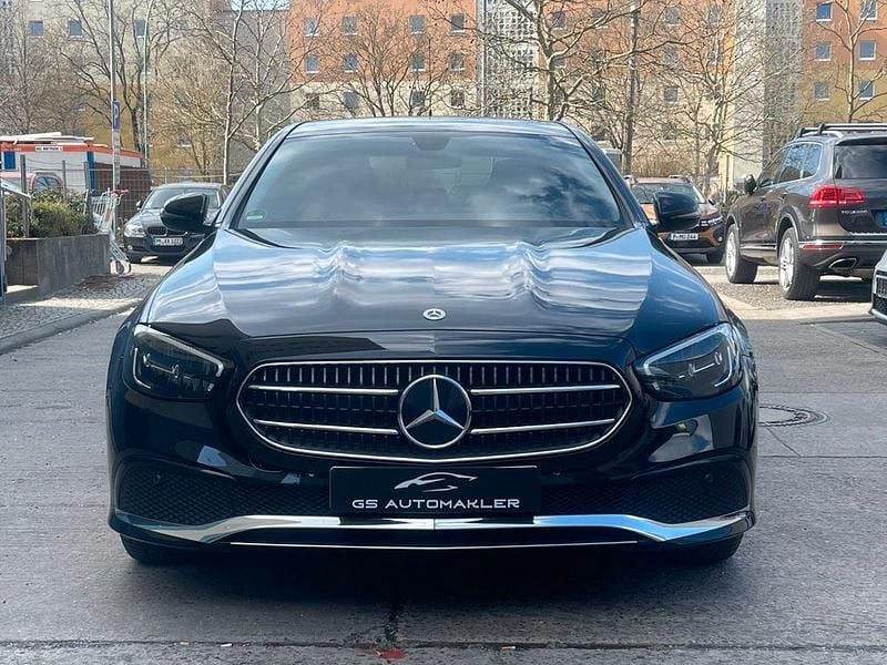 Gebraucht Mercedes E220 200 PS (147 kW) 2022 Schwarz Limousine
