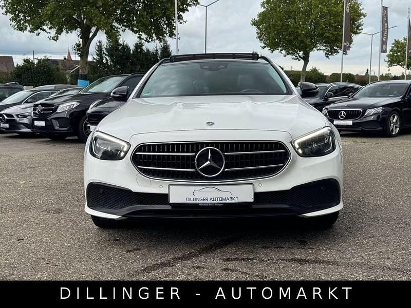 Gebraucht Mercedes E300 194 PS (142 kW) 2022 Weiß Limousine