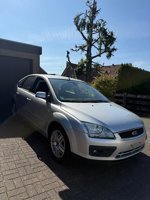 Silber Gebraucht 2006 Ford Focus Limousine | 950 € (Superpreis) - Bild 1/4
