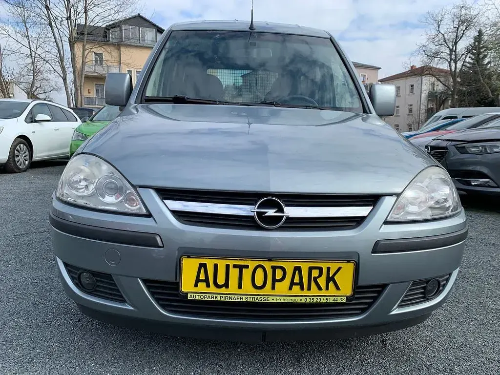 Usado Opel Combo 90 HP (66 kW) 2010 Prateado Monovolume