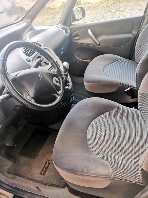 Braun Gebraucht 2008 Citroën C3 Picasso Van / Kleinbus | 2.222 € - Bild 1/4