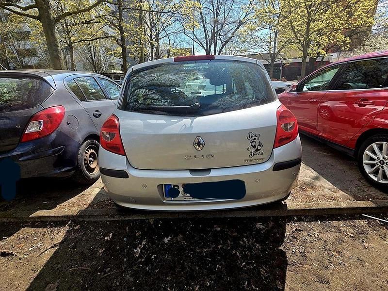 Usata Renault Clio II Expression 75 CV (55 kW) 2006 Argento Berlina