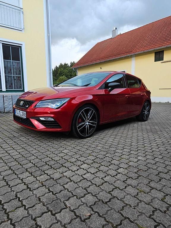 Rot Gebraucht 2018 Cupra Leon Limousine | 19.000 € (Fairer Preis) - Bild 1/4