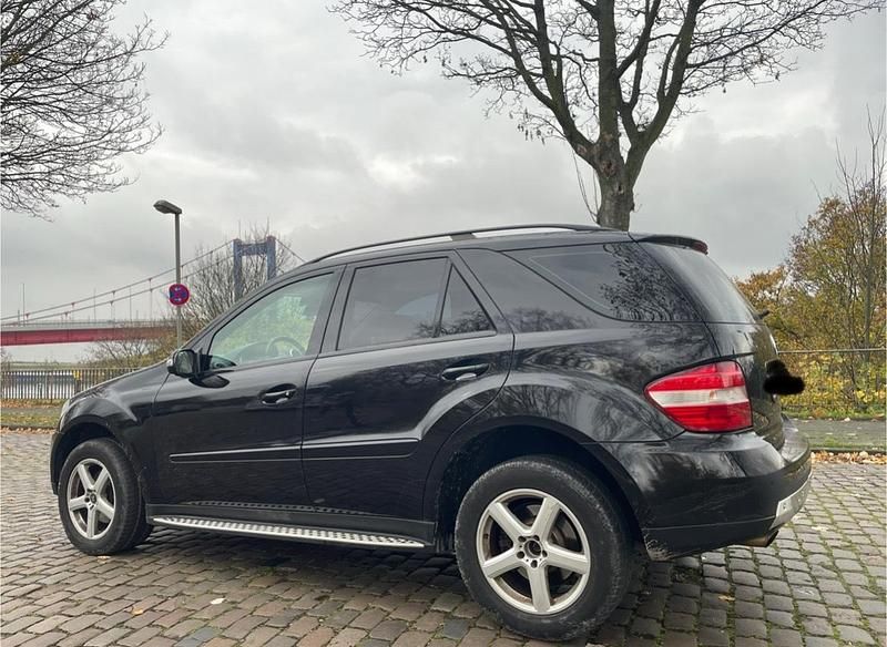 Gebraucht Mercedes ML350 272 PS (200 kW) 2006 Schwarz SUV