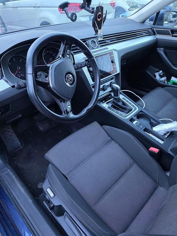 Gebraucht VW Passat 150 PS (110 kW) 2018 Blau Kombi