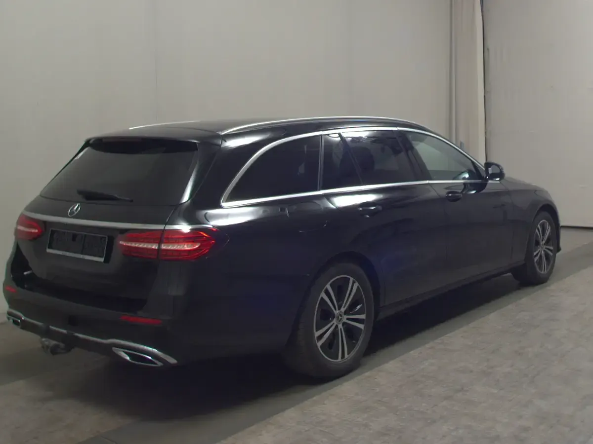 Gebraucht Mercedes E220 Avantgarde 220 PS (161 kW) 2023 Schwarz Kombi