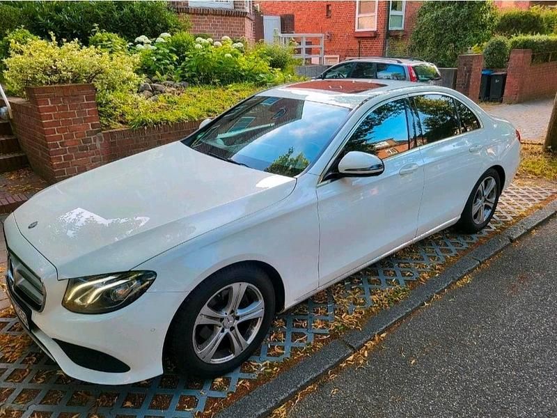 Gebraucht Mercedes E220 Avantgarde 194 PS (142 kW) 2017 Limousine
