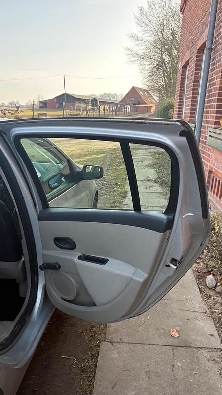 Gebraucht Renault Clio II 55 PS (40 kW) 2005 Grau Kleinwagen