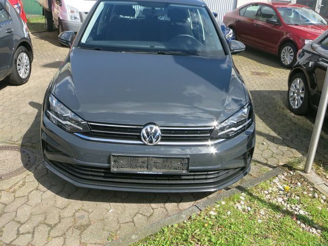 Gebraucht 2018 VW Golf Sportsvan Trendline Van / Kleinbus | 11.800 € (Superpreis) - Bild 1/4