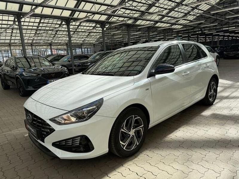 Gebraucht Hyundai i30 160 PS (117 kW) 2022 Weiß Limousine