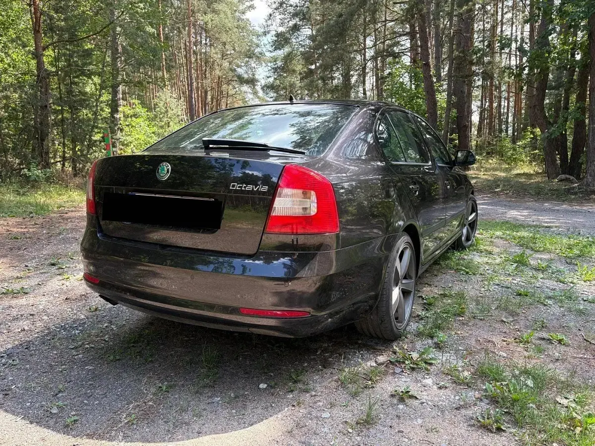 Gebraucht Skoda Octavia Ambiente 122 PS (89 kW) 2011 Schwarz Limousine