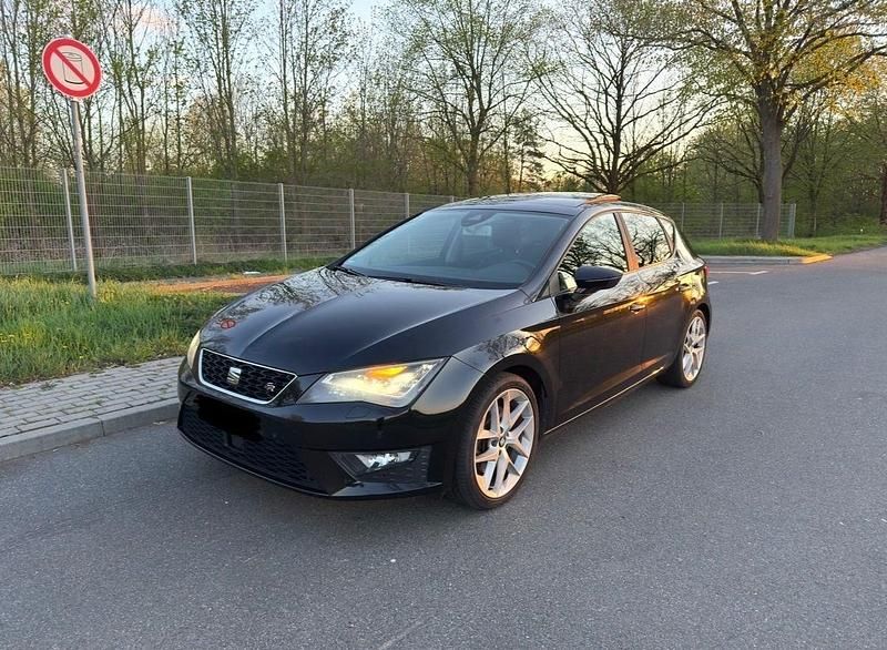 Second-hand Seat Leon FR 184 CP (135 kW) 2014 Negru Berlinǎ