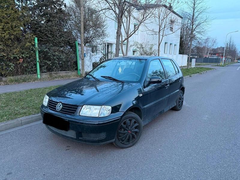 Gebraucht VW Polo 60 PS (44 kW) 2001 Schwarz Kleinwagen