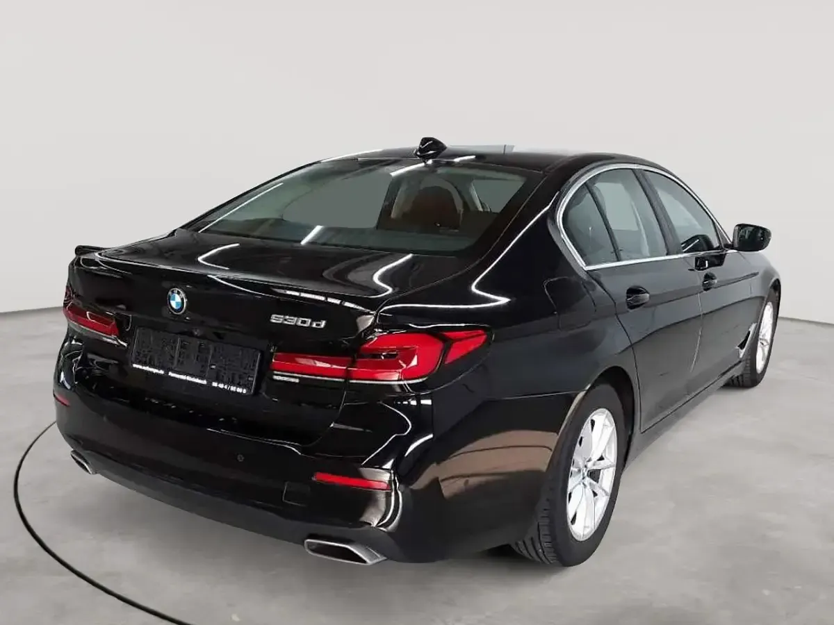Gebraucht BMW 530 Sport Line 286 PS (210 kW) 2023 Schwarz uni Limousine