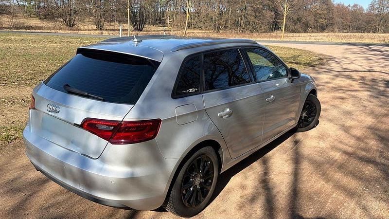 Gebraucht Audi A3 Attraction 122 PS (89 kW) 2013 Silber Limousine
