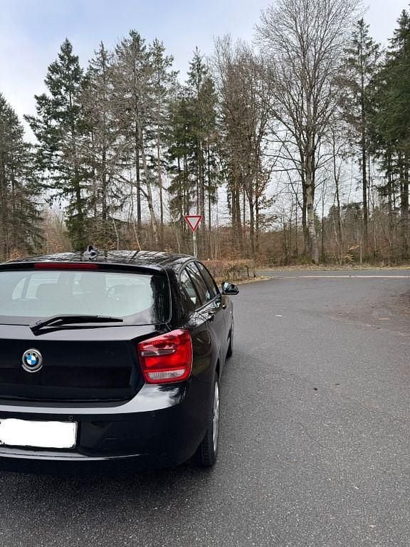 Gebraucht BMW 114 102 PS (75 kW) 2014 Schwarz Kleinwagen