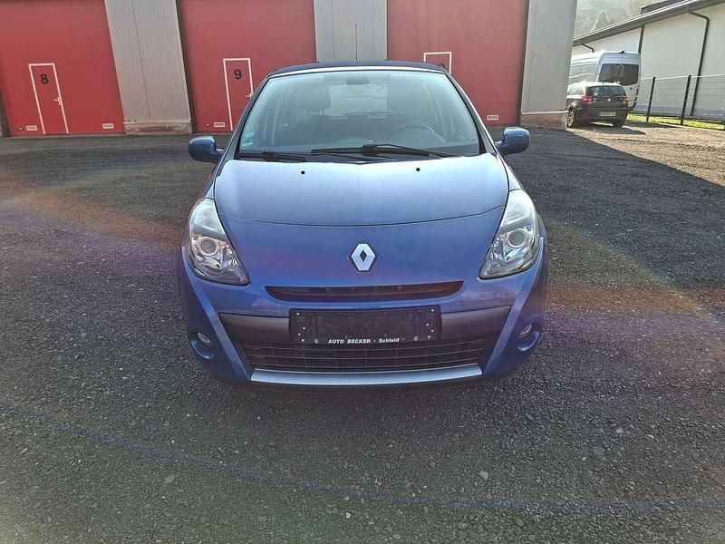 Gebraucht Renault Clio II Dynamique 101 PS (74 kW) 2010 Extremblau Kleinwagen